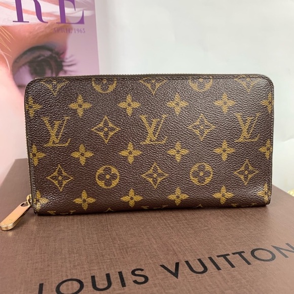 Louis Vuitton Handbags - LV zippy monogram wallet